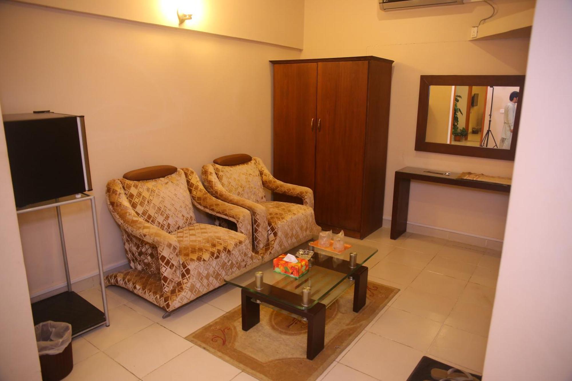 Royal Inn Hotel Karachi Exterior photo