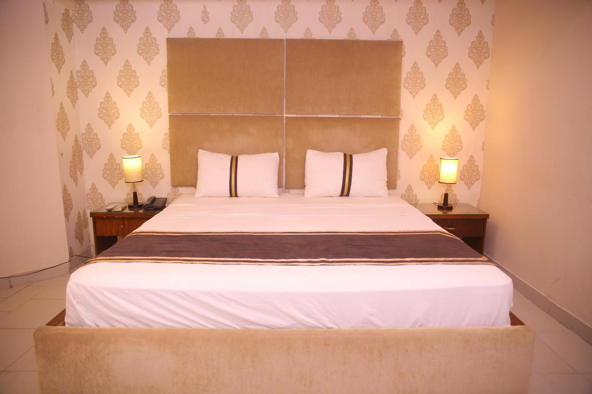 Royal Inn Hotel Karachi Exterior photo