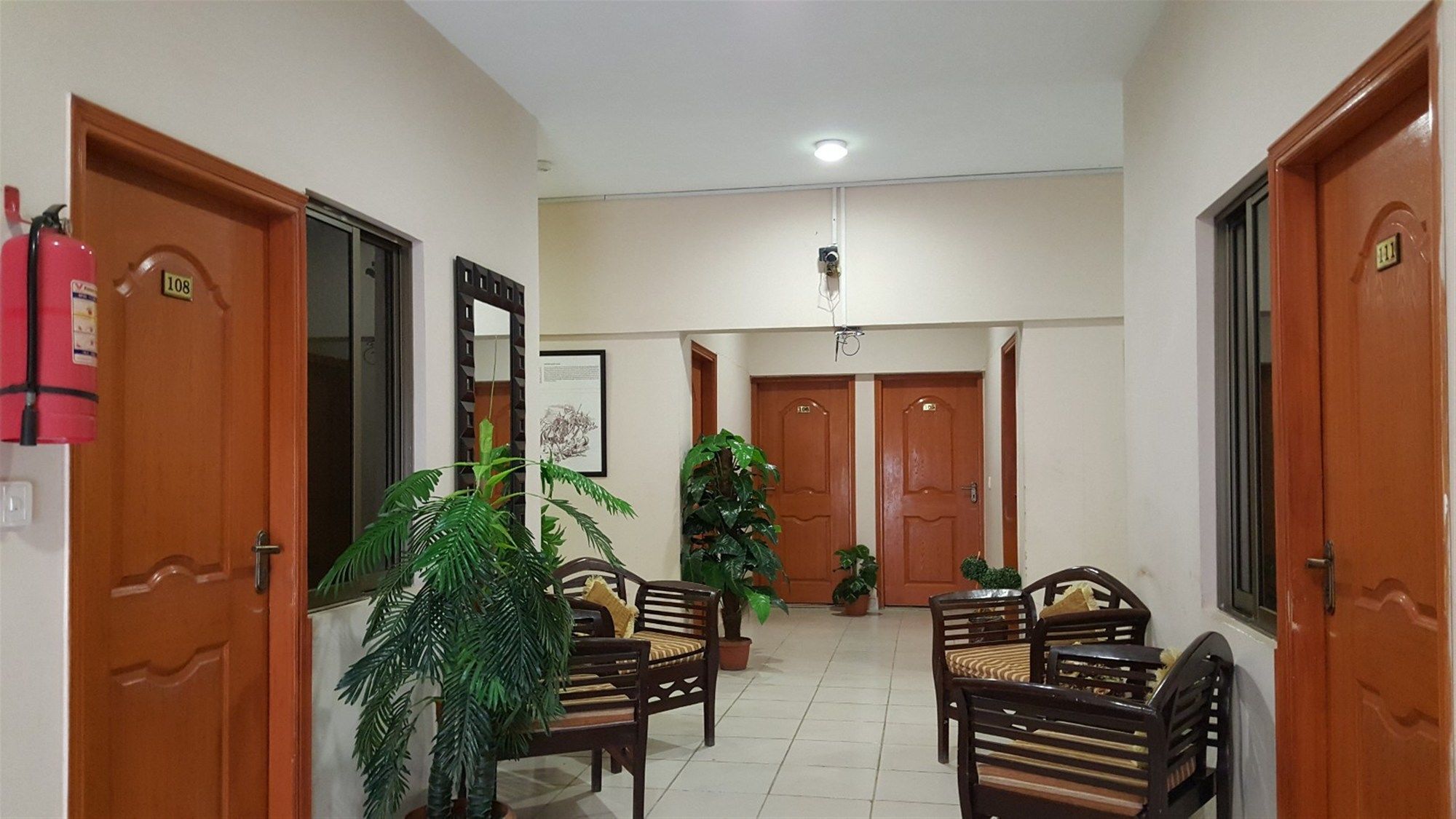 Royal Inn Hotel Karachi Exterior photo