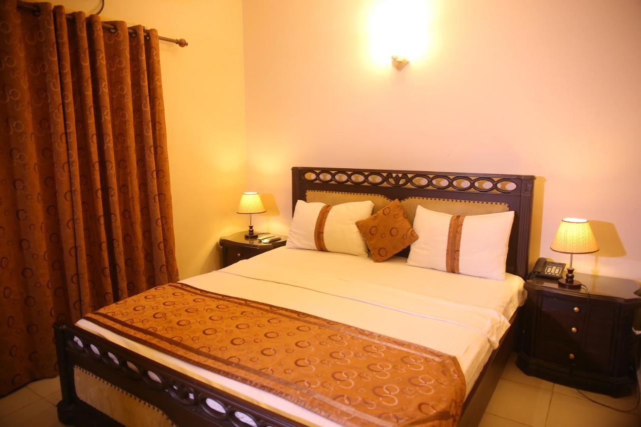 Royal Inn Hotel Karachi Exterior photo